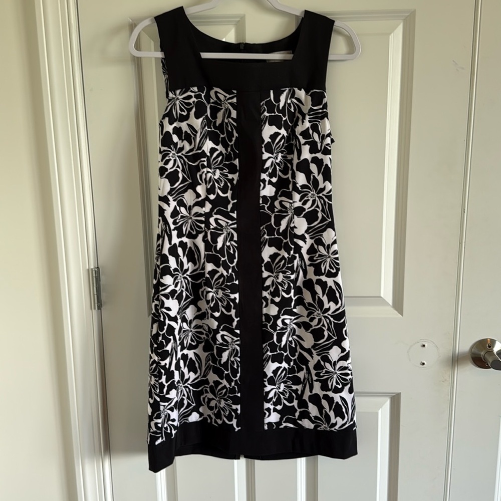 Dressbarn Size 8 Black and White Floral Dress